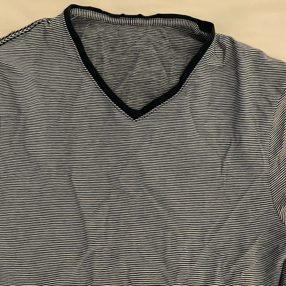 Lululemon 5 Year Basic V Updated Fit - image 3